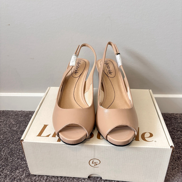 Life Stride Women's 7 Teller Light Beige Neutral Slingback Peep Toe Pumps NIB - Picture 8 of 13